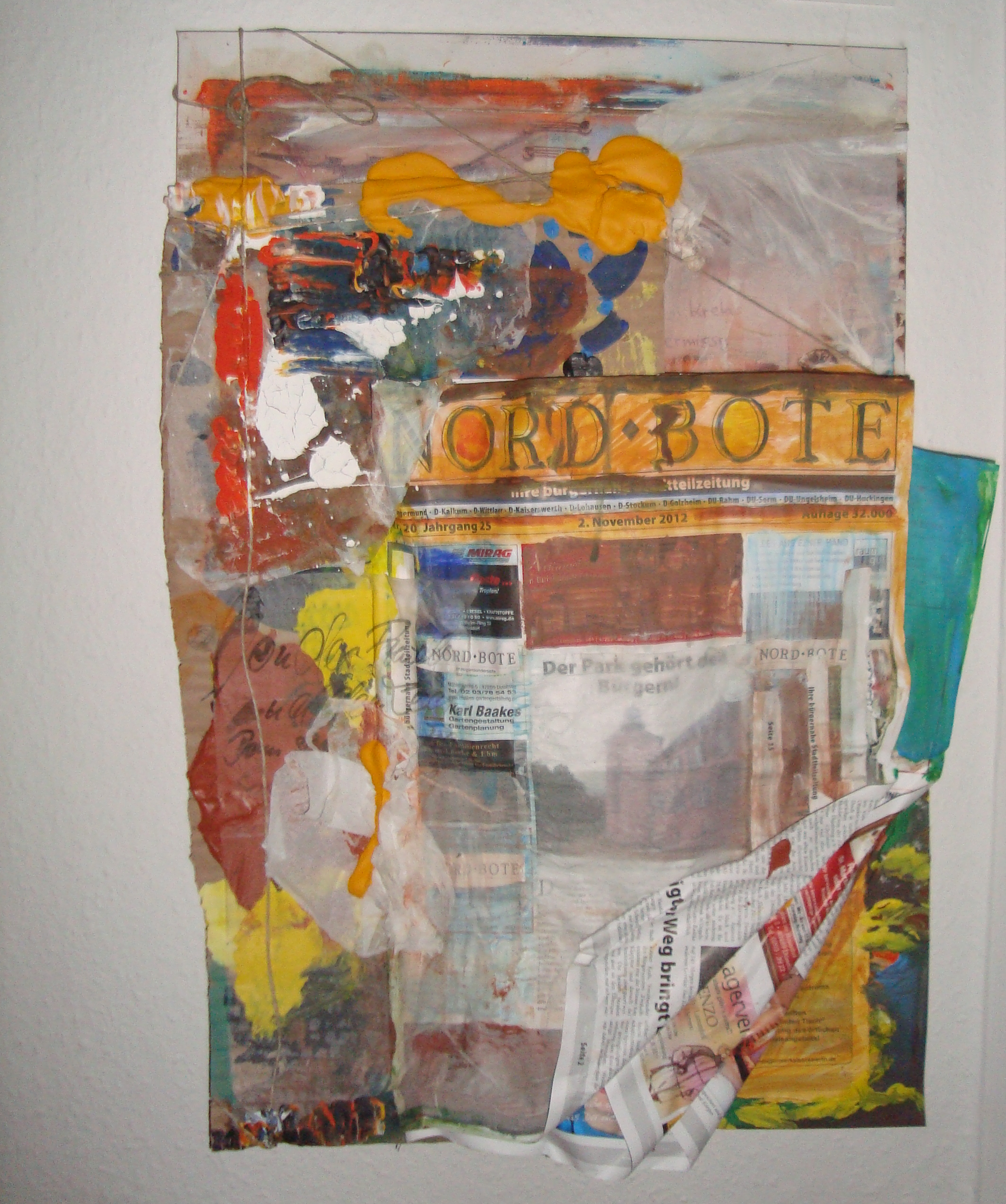 Collage: Zeitung 06. November 2012 über Keilrahmen ( 40 x 30 ) hinaus 42 x 62 cm